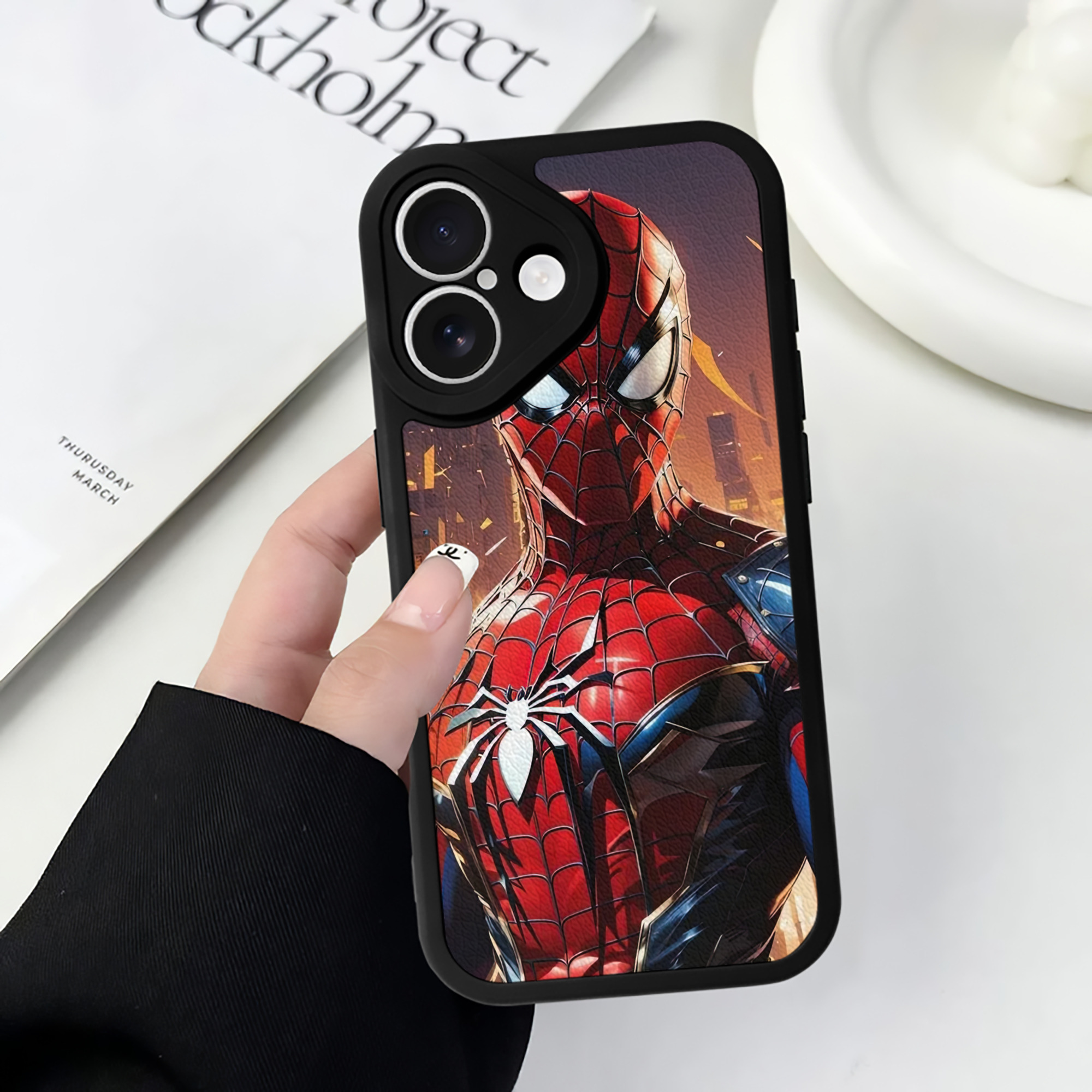 （画像用） Spider Man スパイダーマン 【iPhone 16シリーズ対応】シリコンスマホケース（レザー調） 材質：シリコン